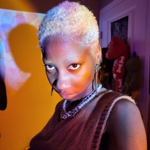 Meet your Posher, Donique